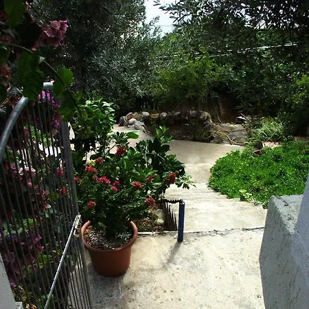 Apartment Apartments By The Sea Milna, Vis - 1146 Vis