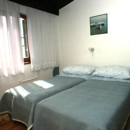Apartment Apartments By The Sea Milna, Vis - 1146 *